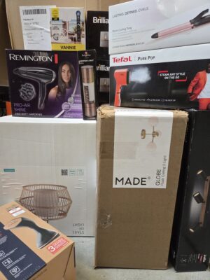 The photo shows a package with clothing in the category B.
