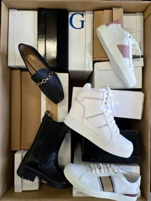 The photo shows a package with footwear in the category BS.