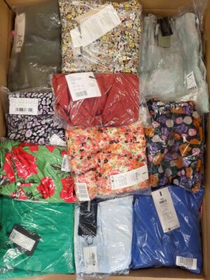 The photo shows a package with clothing in the category AR.
