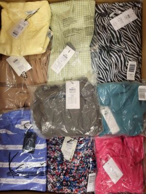 The photo shows a package with clothing in the category AR.