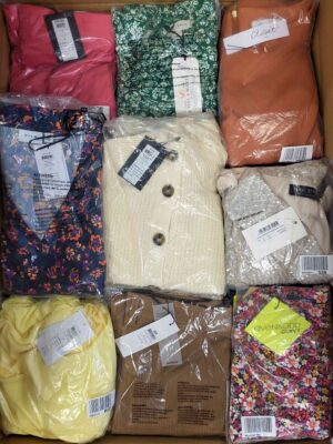 The photo shows a package with clothing in the category AR.