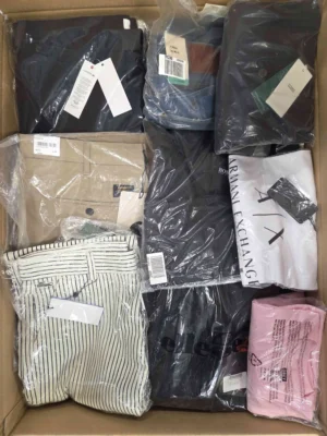 The photo shows a package with clothing in the category AM.