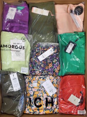 The photo shows a package with clothing in the category AR.