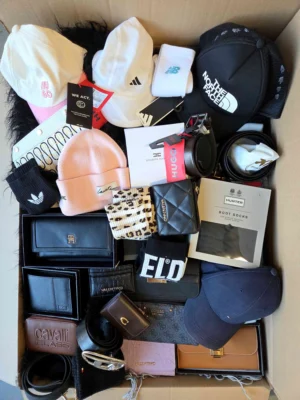 The picture shows a package with accessories in the category AC.