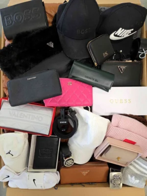 The picture shows a package with accessories in the category AC.