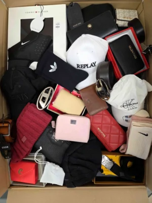 The picture shows a package with accessories in the category AC.