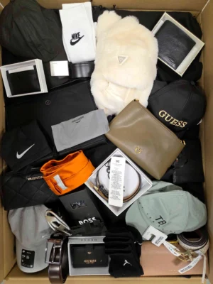 The picture shows a package with accessories in the category AC.