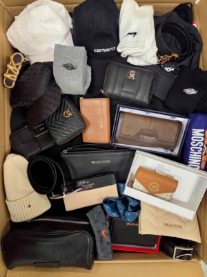 The picture shows a package with accessories in the category AC.