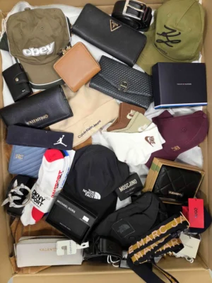 The picture shows a package with accessories in the category AC.
