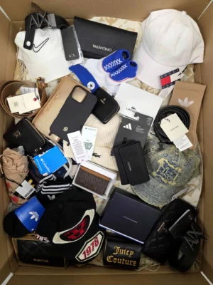 The picture shows a package with accessories in the category AC.