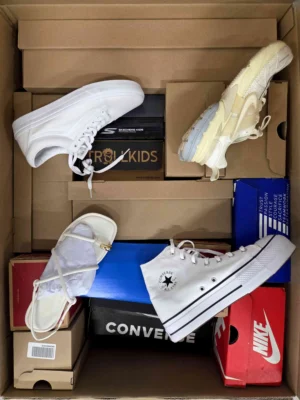 The photo shows a package with footwear in the category CS.