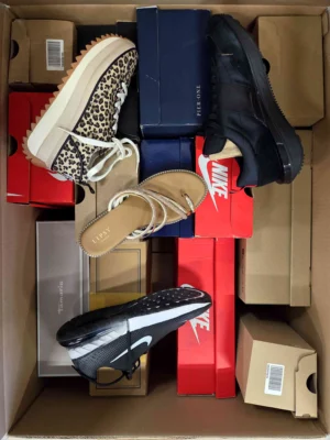 The photo shows a package with footwear in the category CS.