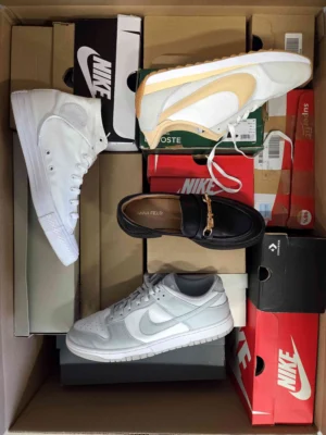 The photo shows a package with footwear in the category CS.