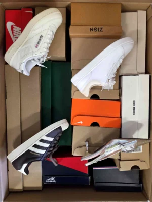 The photo shows a package with footwear in the category CS.