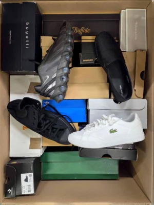 The photo shows a package with footwear in the category CS.