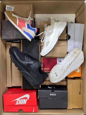 The photo shows a package with footwear in the category CS.