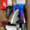 CS6239 1 The photo shows a package with footwear in the category CS.