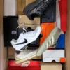 The photo shows a package with footwear in the category CS.