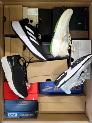 The photo shows a package with footwear in the category CS.