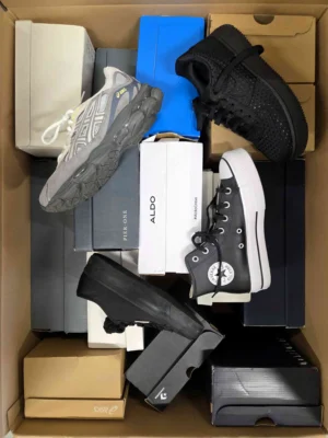 The photo shows a package with footwear in the category CS.