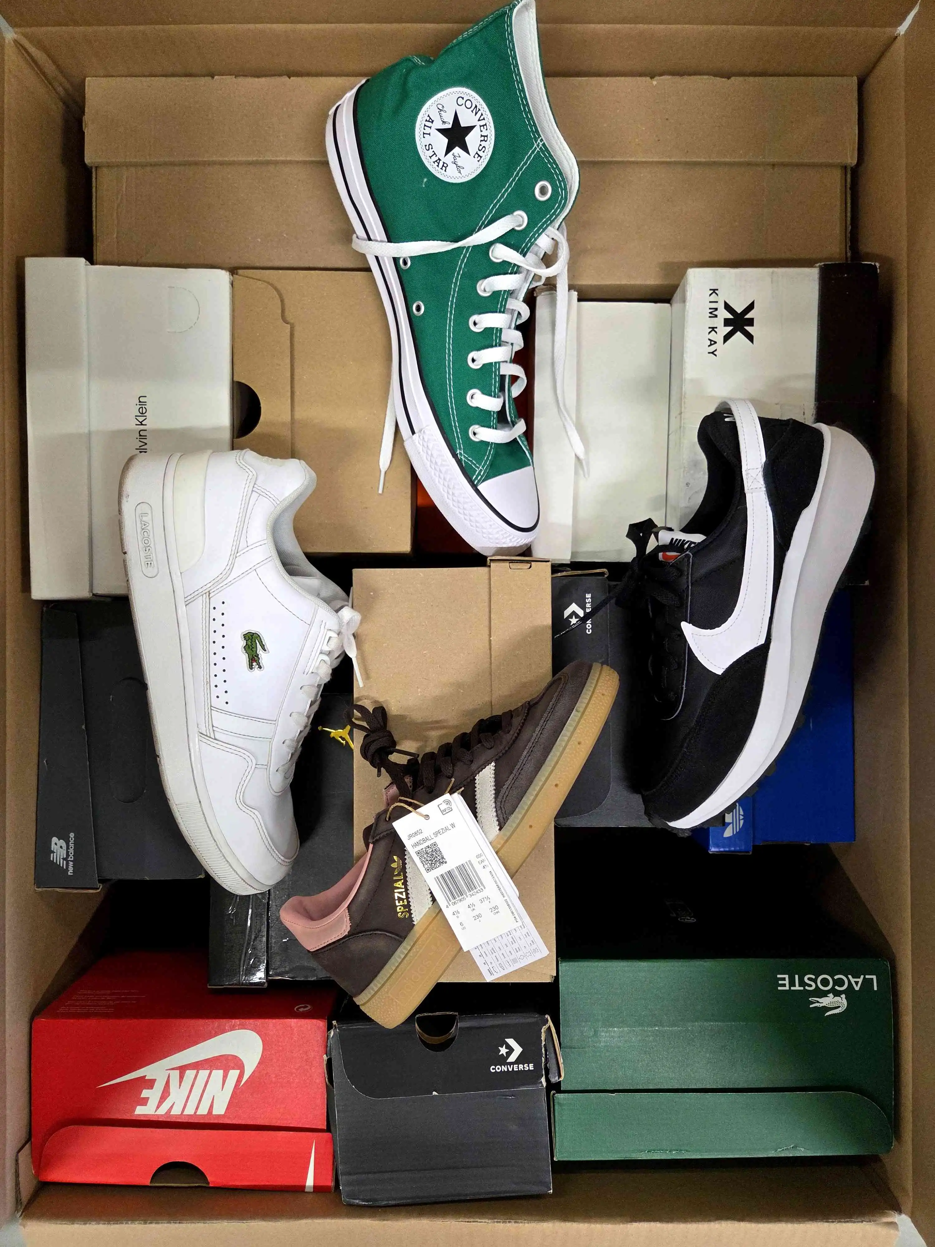 CS6301 2 The photo shows a package with footwear in the category CS.
