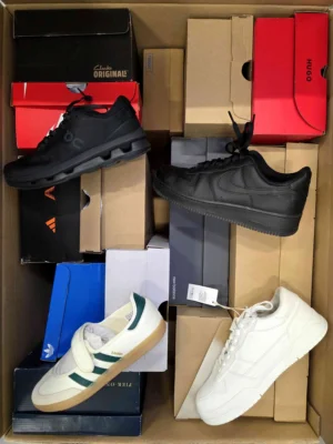 The photo shows a package with footwear in the category CS.