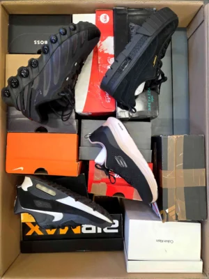 The photo shows a package with footwear in the category CS.