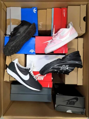 The photo shows a package with footwear in the category CS.