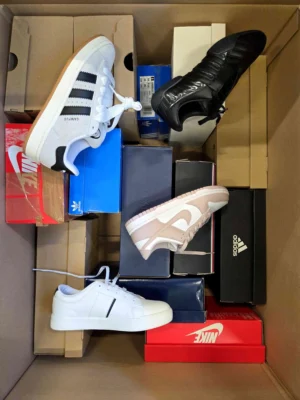 The photo shows a package with footwear in the category CS.