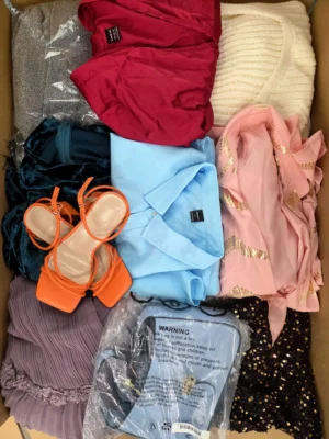 The photo shows a package with clothing in the category SN.
