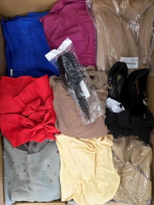The photo shows a package with clothing in the category SN.