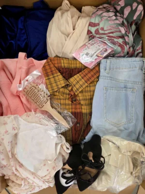 The photo shows a package with clothing in the category SN.