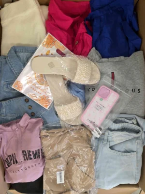The photo shows a package with clothing in the category SN.