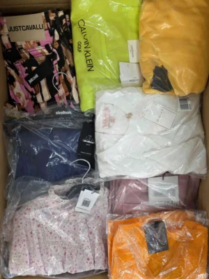 The photo shows a package with clothing in the category A.
