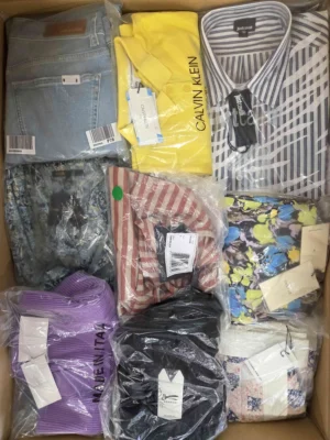 The photo shows a package with clothing in the category A.