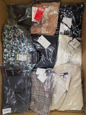 The photo shows a package with clothing in the category AP.