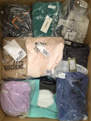 The photo shows a package with clothing in the category AP.