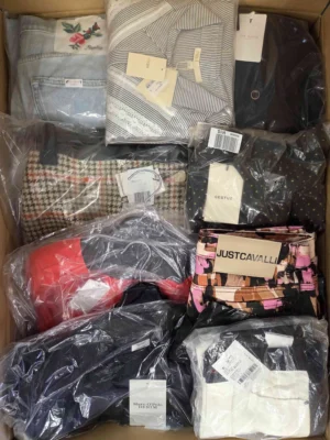 The photo shows a package with clothing in the category A.
