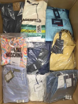 The photo shows a package with clothing in the category AP.