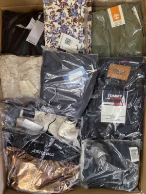 The photo shows a package with clothing in the category A.