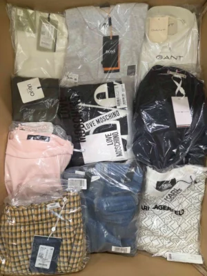 The photo shows a package with clothing in the category AP.