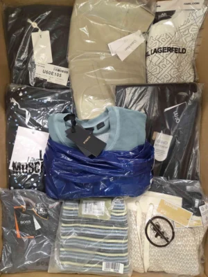 The photo shows a package with clothing in the category AP.