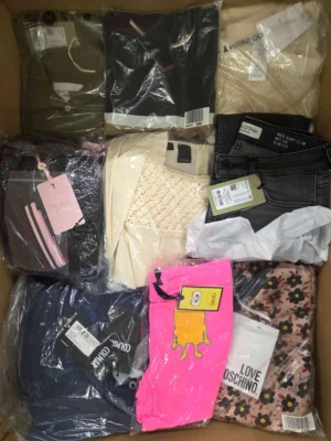 The photo shows a package with clothing in the category AP.