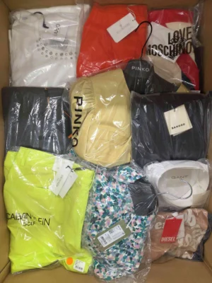 The photo shows a package with clothing in the category AP.