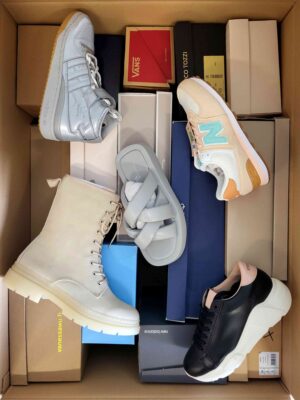 The photo shows a package with footwear in the category AS.