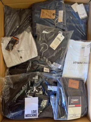 The photo shows a package with clothing in the category A.