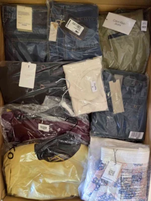 The photo shows a package with clothing in the category A.