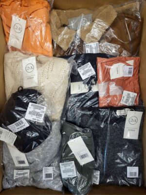 The photo shows a package with clothing in the category YA.