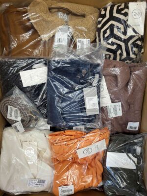 The photo shows a package with clothing in the category YA.