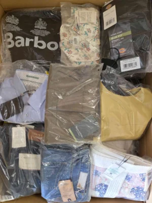 The photo shows a package with clothing in the category A.